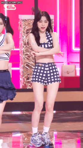 류진의 러너 스니커즈에는 감동이 있다.gif | 인스티즈