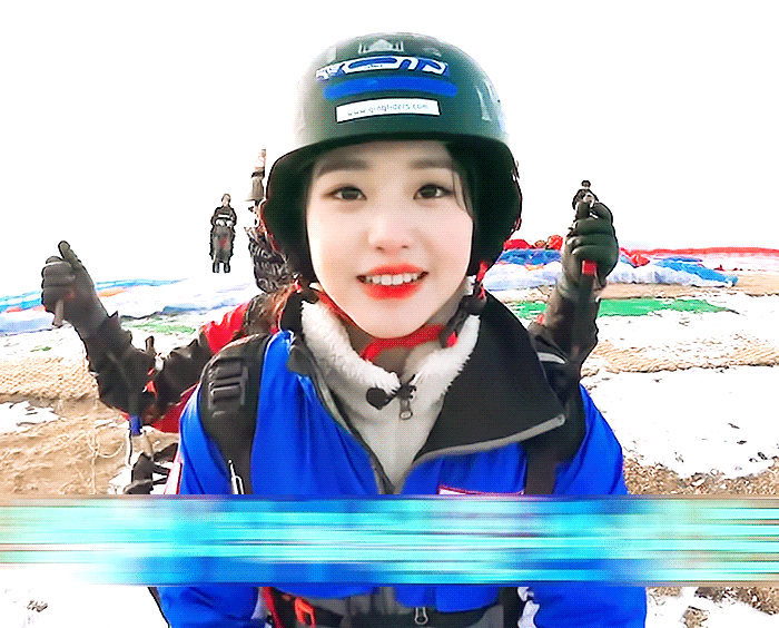 생애 첫 패러글라이딩 타고 엄청 신난 아이즈원 장원영.gif | 인스티즈