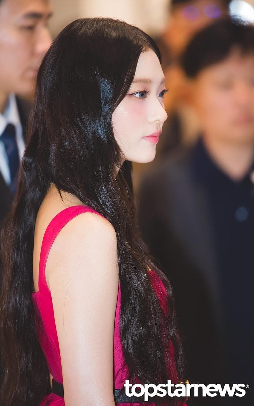 본인 얼굴이 역삼각형 같다는 뉴진스 강해린.jpgif | 인스티즈