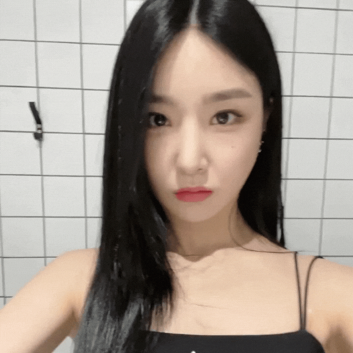 화려한 이목구비는 아니지만 개성있게 이쁜 쁘걸 유나 | 인스티즈