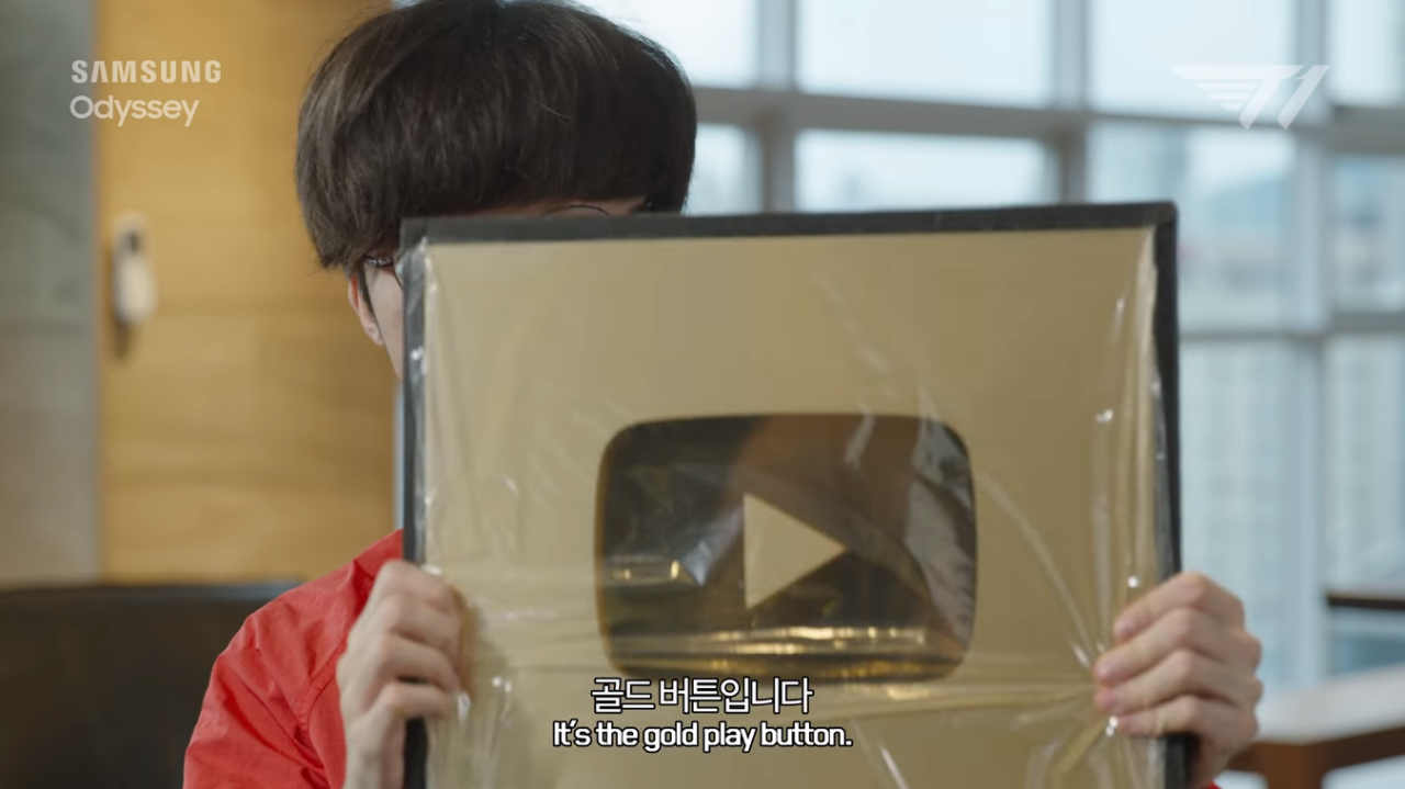 유튜브 골드버튼 받은 페이커.JPG | 인스티즈