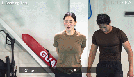 미 Navy SEAL에서 실제로 하는 포박 수영 훈련 보여주는 이근 대위.gif | 인스티즈