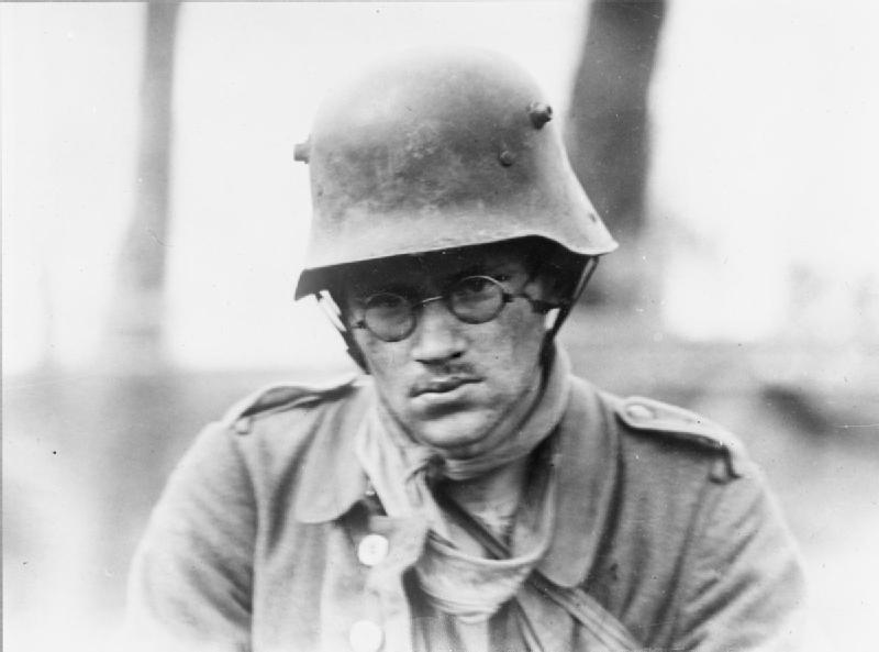 전쟁을 겪어 본 자만이 가지는 눈빛 | 인스티즈