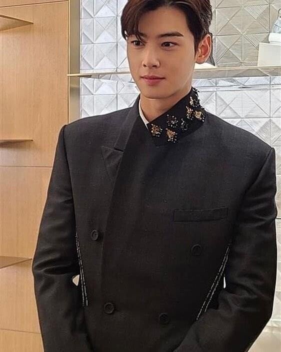 더현대서울 디올 매장 방문한 차은우ㄷㄷㄷㄷㄷ.jpg | 인스티즈