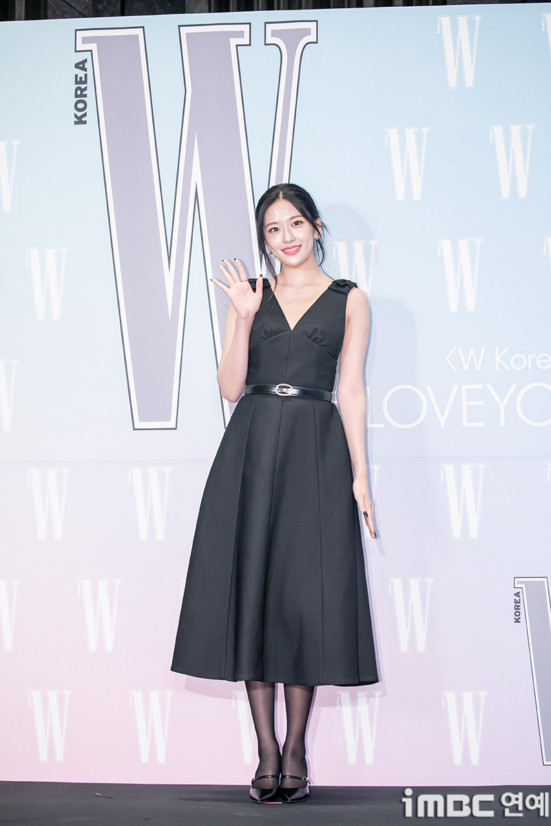 오늘자 W코리아 자선행사 아이브 레이 안유진 장원영 기사사진 | 인스티즈