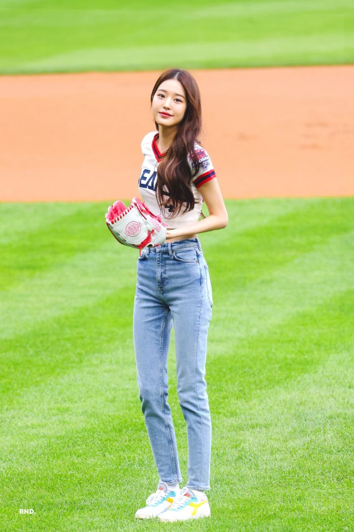 봐도 봐도 늘 새로운 아이브 장원영 다리길이.gif | 인스티즈