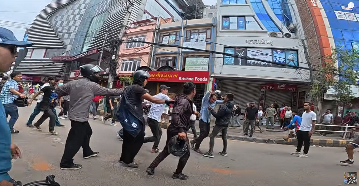 네팔에 놀러갔다가 큰 사건을 목격한 유튜버 근황 | 인스티즈