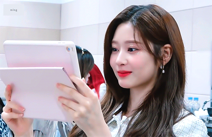 보스 아이즈원 민주.gif (스압,움짤 多) | 인스티즈