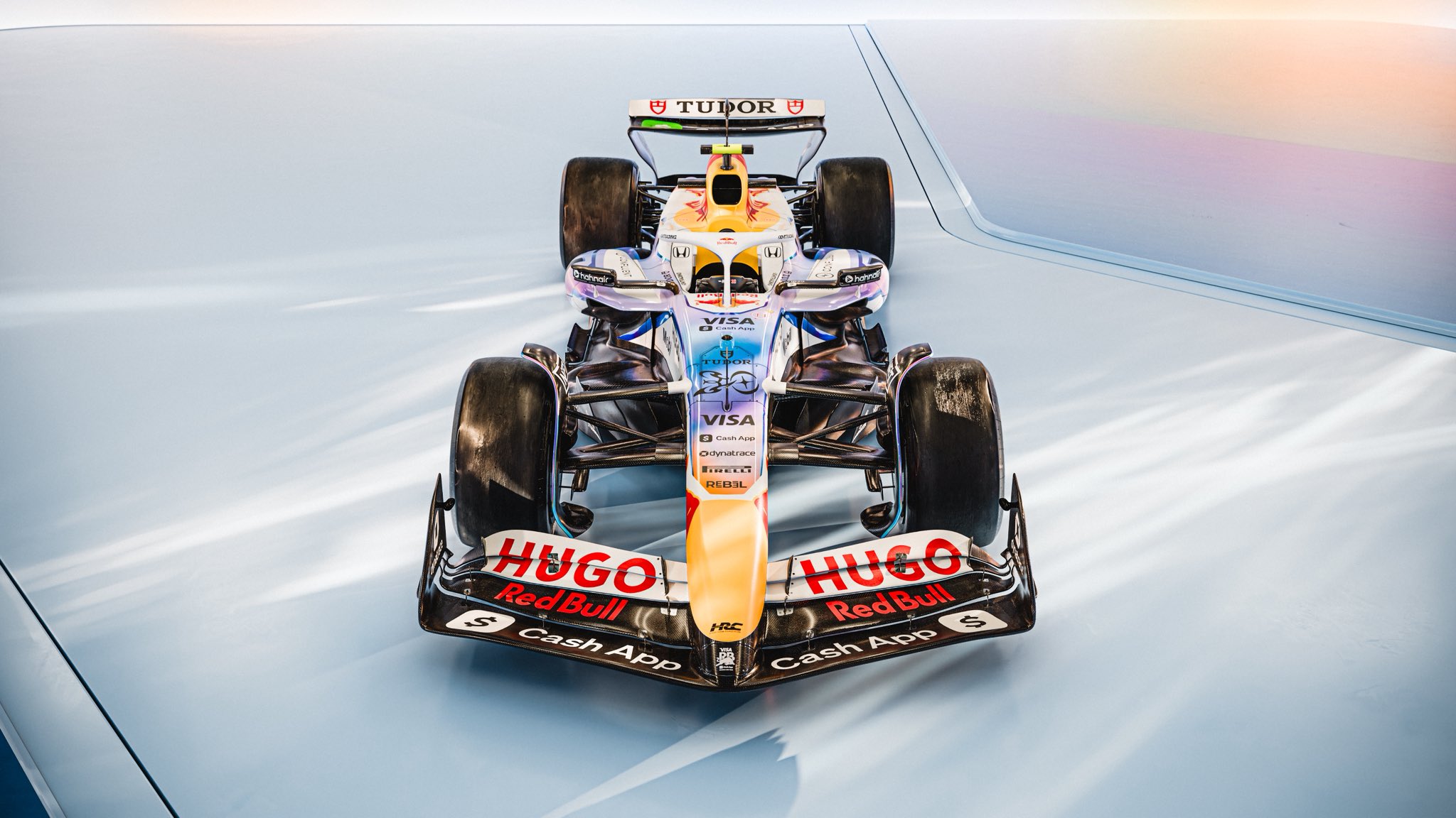 [F1] 레이싱 불스 팀, 라스 베가스 그랑프리 기념 특별 리버리 공개 | 인스티즈