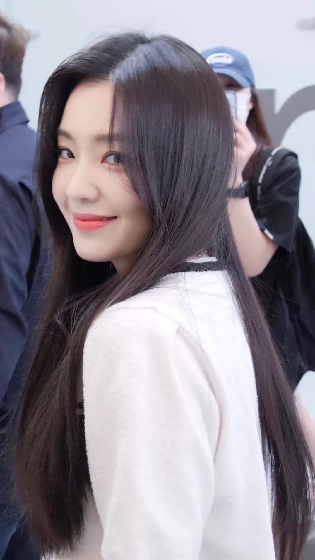 최근 공항 출국하는 아이린.jpgif | 인스티즈