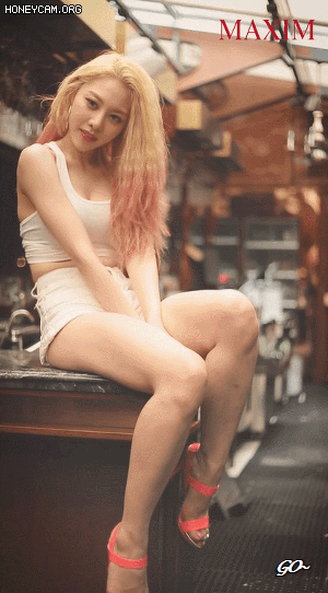 브레이브걸스 유정 맥심화보.gif 
