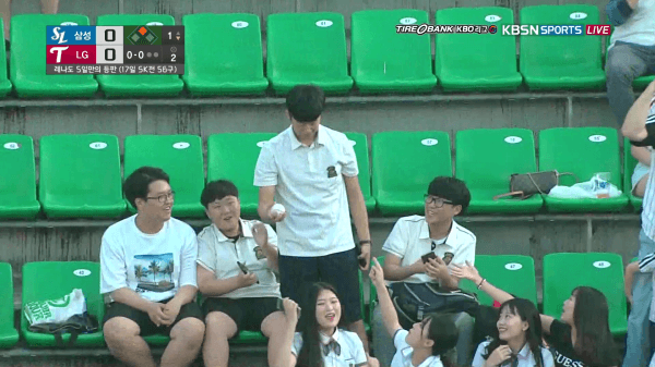 캐치볼 연습해야 하는 이유.gif | 인스티즈