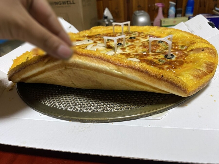 피자 배달했는데 쇠가 나왔어요 | 인스티즈