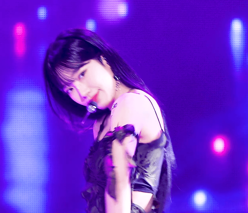 앞머리 내린 카즈하 폼 .gif | 인스티즈