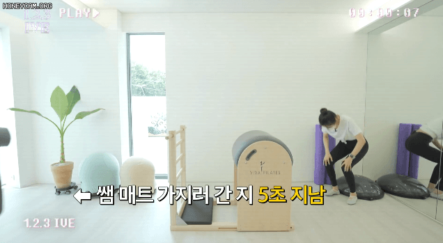 필라테스 수업 받는 아이브 장원영, 안유진.jpgif | 인스티즈