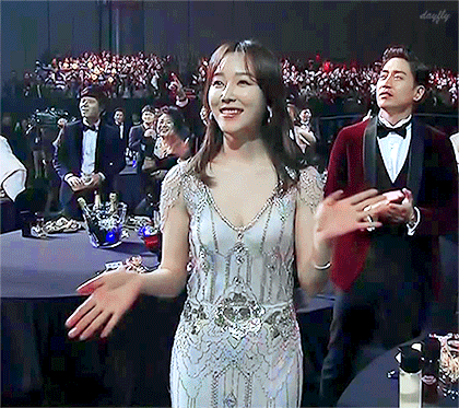 tvn 10주년 시상식 .gif | 인스티즈