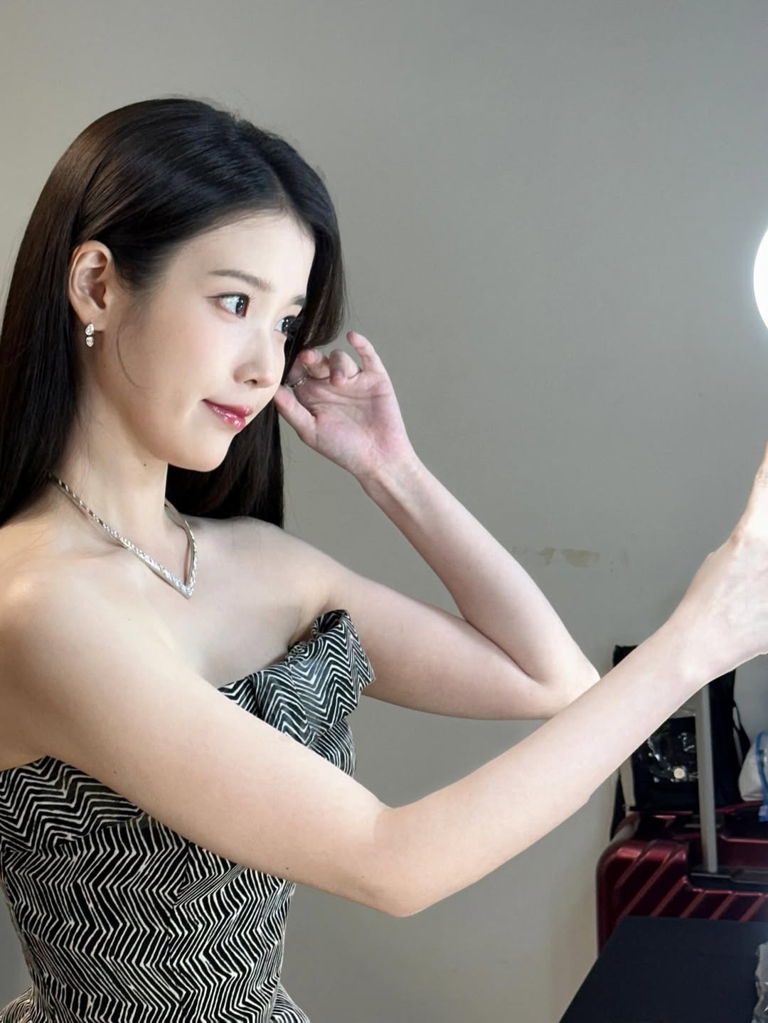 아이유 오늘자 인스타 업로드 | 인스티즈