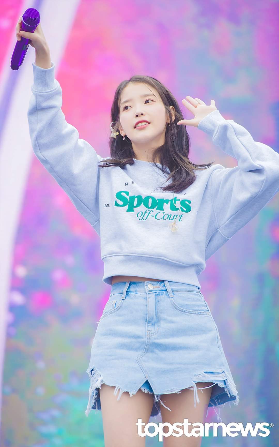 오랜만에 보라색 마이크들고 행사뛴 오늘자 아이유 .jpg | 인스티즈