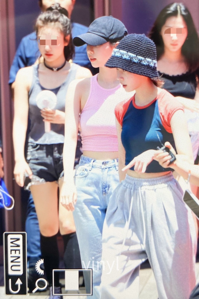 분홍색 탱크탑 카리나 | 인스티즈