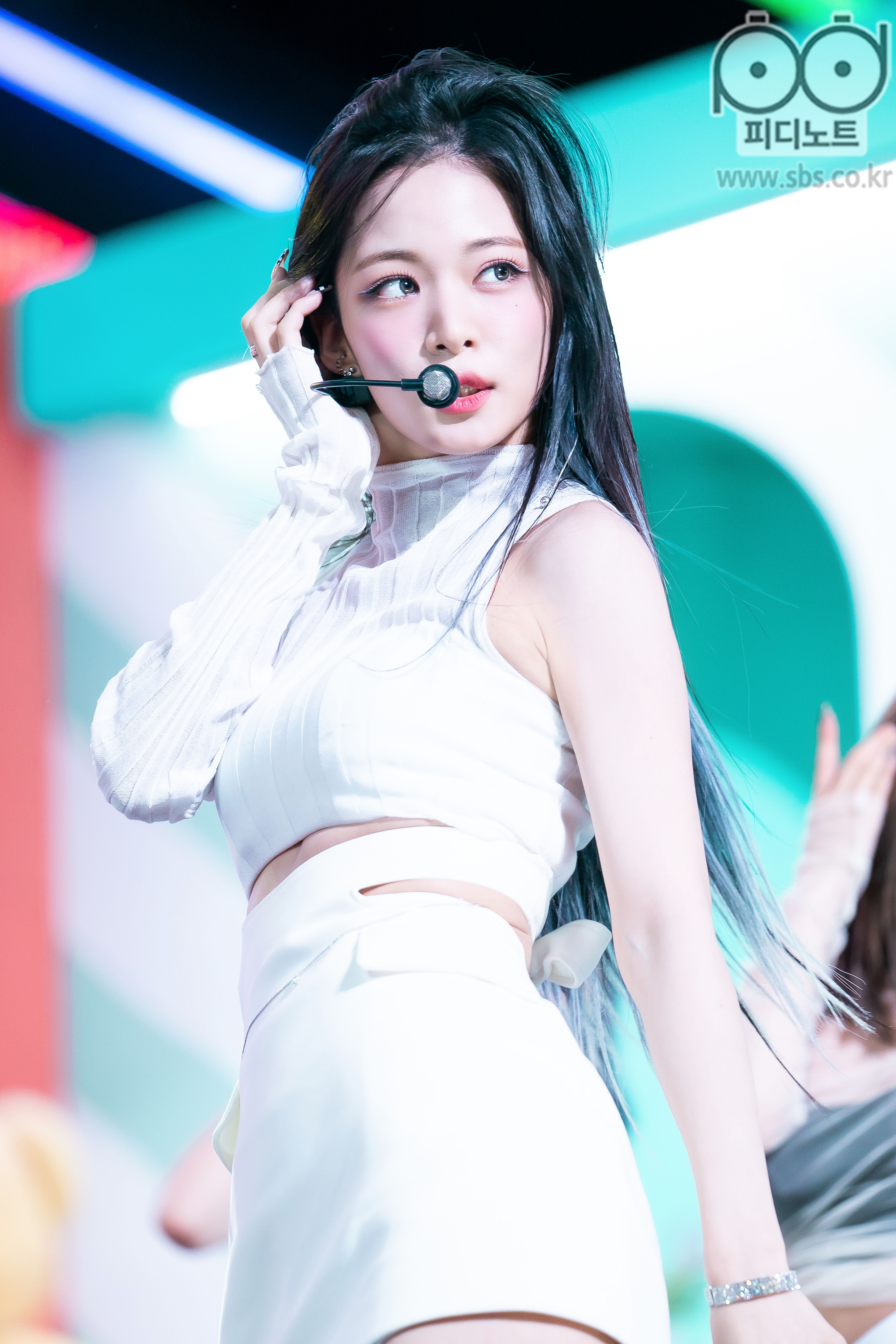 (스압)얼굴도 몸매도 예쁜 프로미스나인 이채영.jpgif | 인스티즈