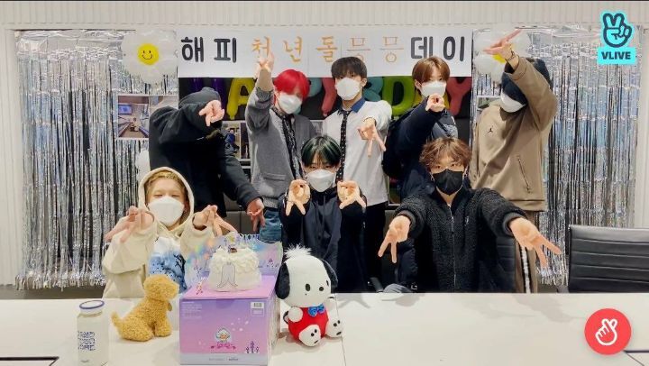 요즘 애들 사이에서 유행한다는 포즈... | 인스티즈