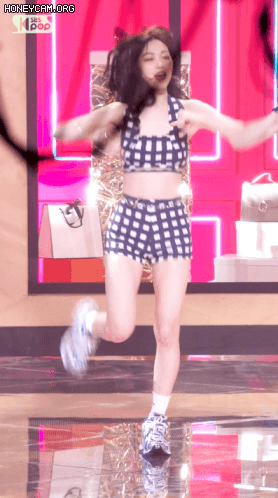 류진의 러너 스니커즈에는 감동이 있다.gif | 인스티즈