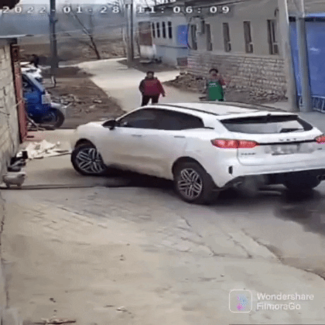 주차 구경이 위험한 이유.gif | 인스티즈