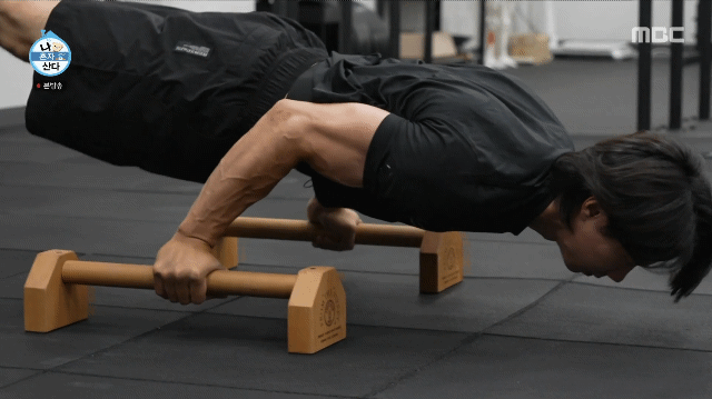 나 혼자 산다에서 플란체 보여주는 유튜버 이준명.gif | 인스티즈