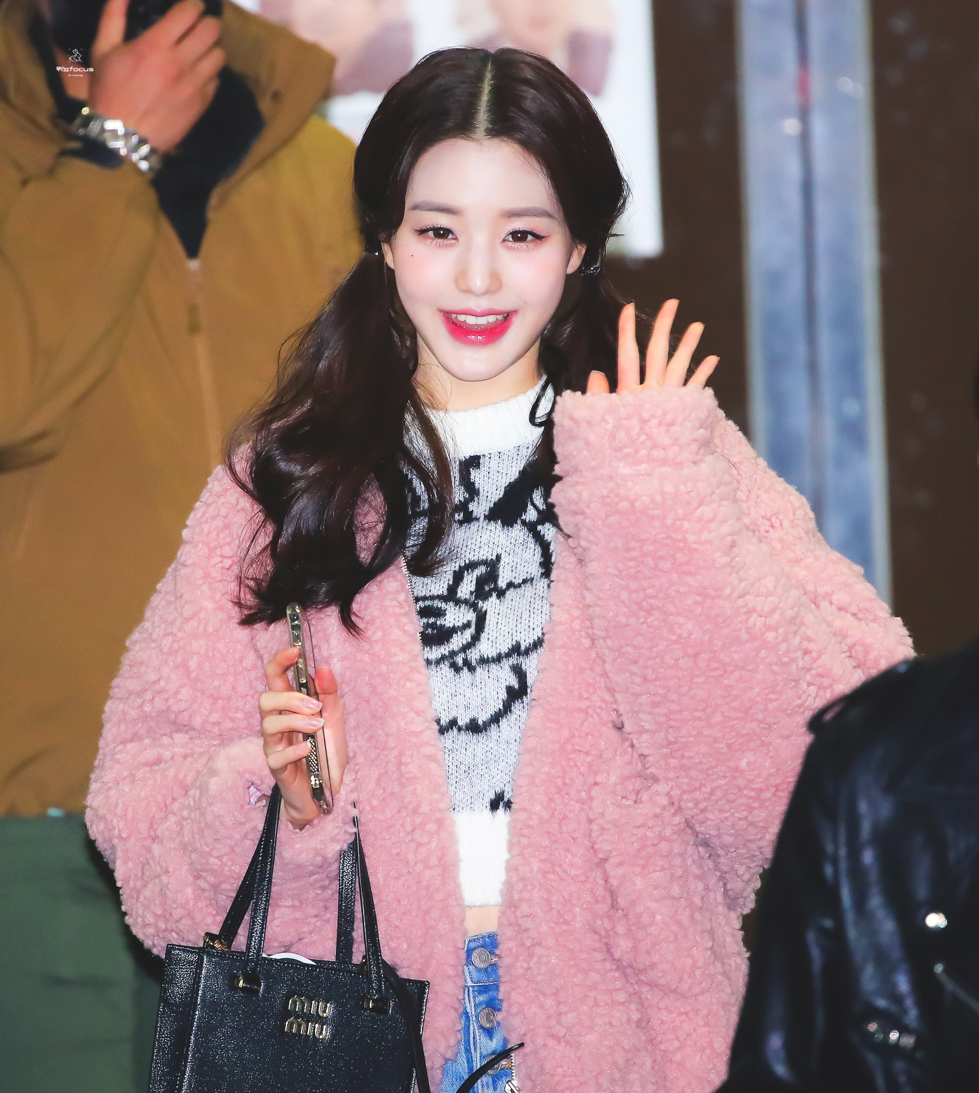 복실복실한걸 너무 좋아하는 아이브 장원영 | 인스티즈