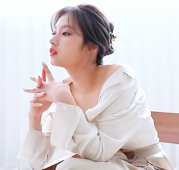 사나 눈빛이 유죄인 이유.gif | 인스티즈