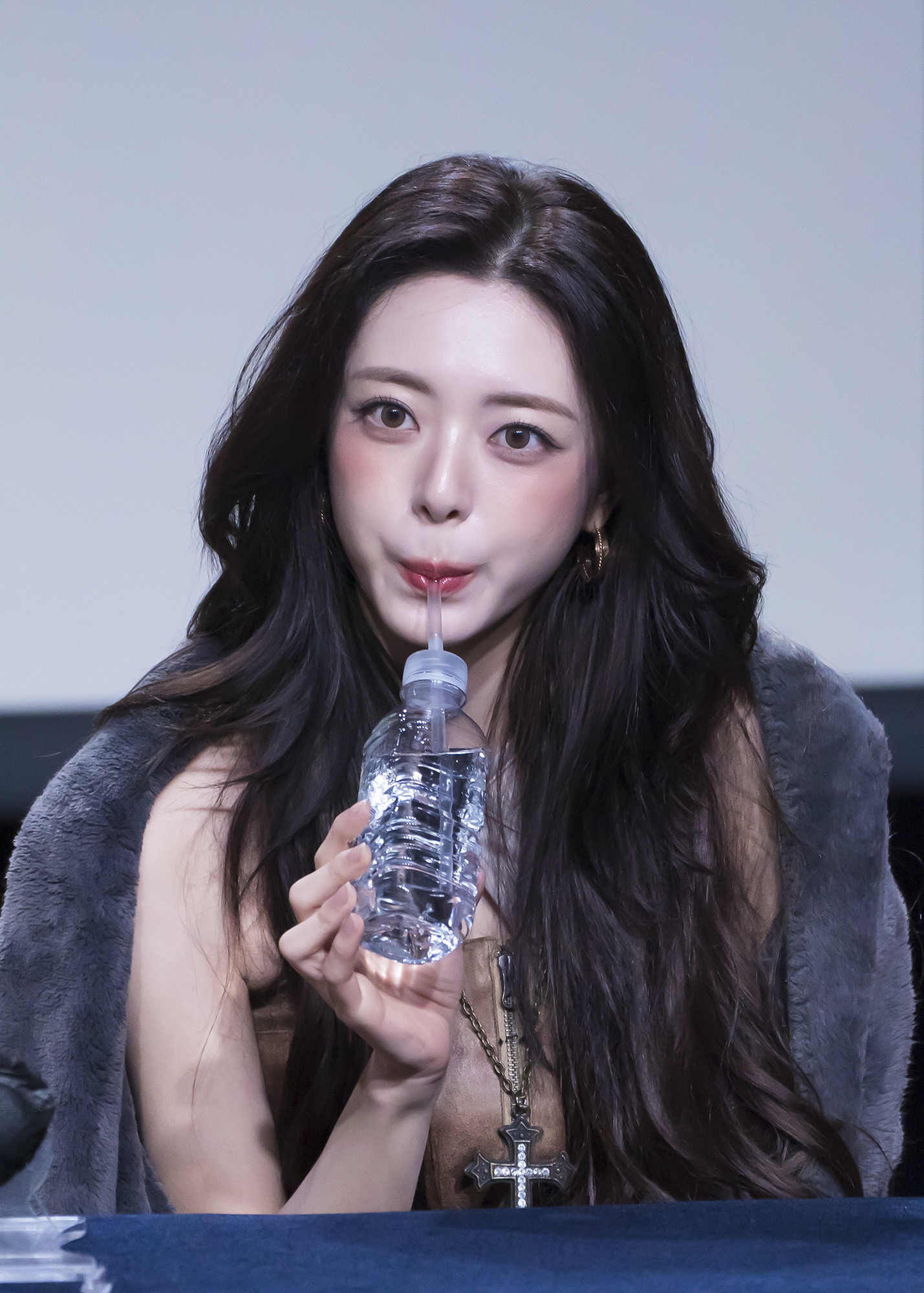 (스압)여자여자한 ITZY 유나.jpgif | 인스티즈