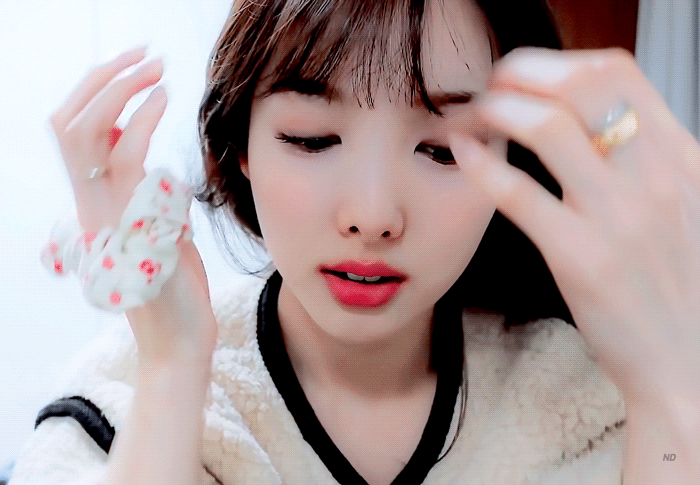 트와이스 나연의 마니또 브이로그(feat. 쿠크+방에 있는 물건 소개) | 인스티즈