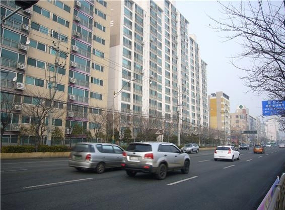 비행기 바로위 지나가는 집 살기 vs 자동차 많이지나가는 도로앞 집 살기 | 인스티즈