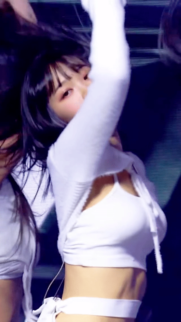 몸매 은근 섹시한 르세라핌 김채원.gif | 인스티즈
