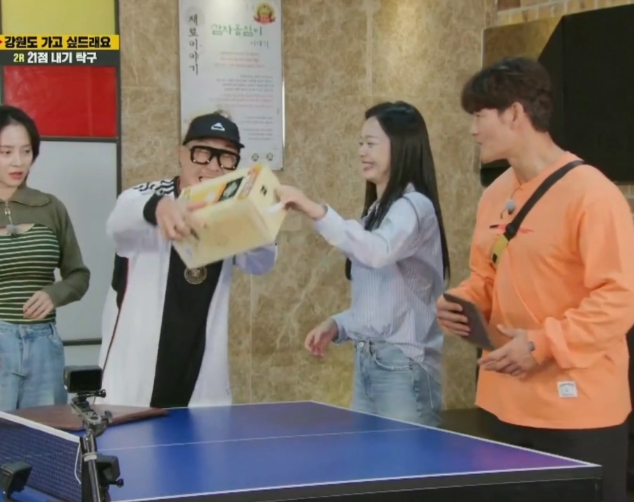 ?? : 운동 미션할 때 멤버들이 전소민 너무 안 껴주는거 같아요.jpgif | 인스티즈