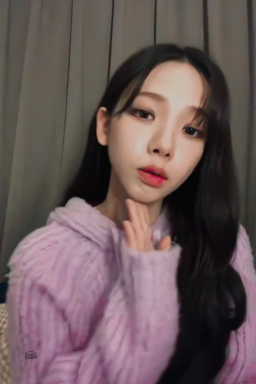 인스타 라이브하는 카리나.gif | 인스티즈