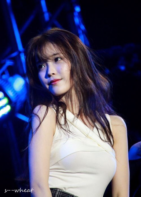 아이유 라고 쓰고 섹시 라고 읽는다 섹시가수 아이유.jpgif | 인스티즈