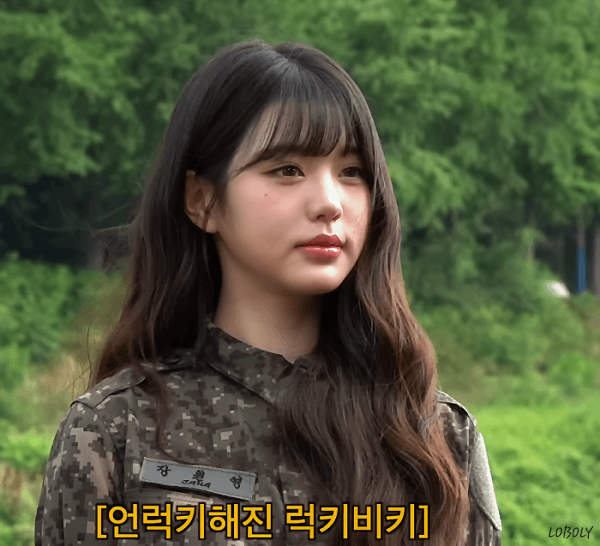국군의날 기념 다시 보는 군복 입은 장원영.gif | 인스티즈