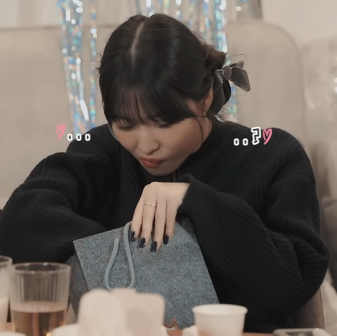 애매하게 쓸데없는 선물 주고받는 트와이스.jpgif | 인스티즈