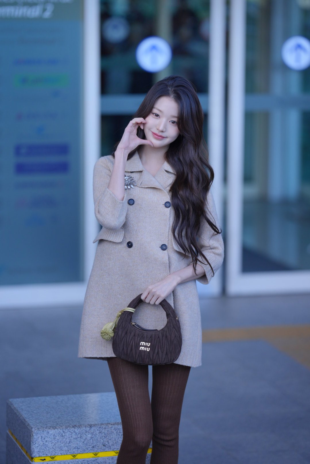 오늘자 아이브 장원영 공항 출국 고화질 짤 | 인스티즈