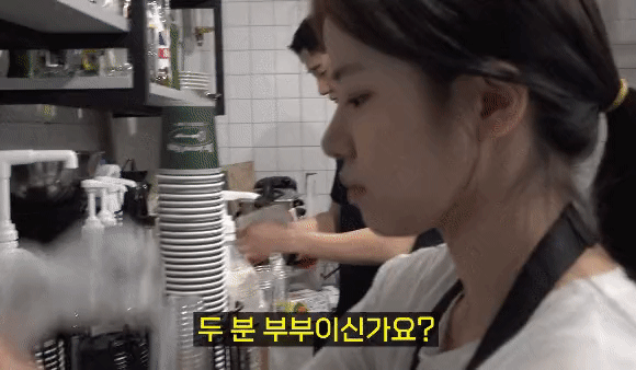 촬영구경왔다 망한 우리 카페 홍보해달라고 데려가는 짱예알바생.gif | 인스티즈