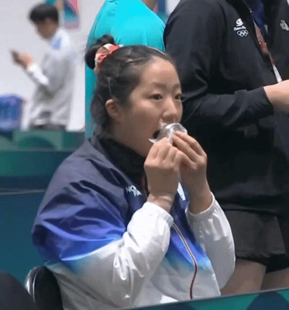 신유빈 먹방 모음.gif | 인스티즈