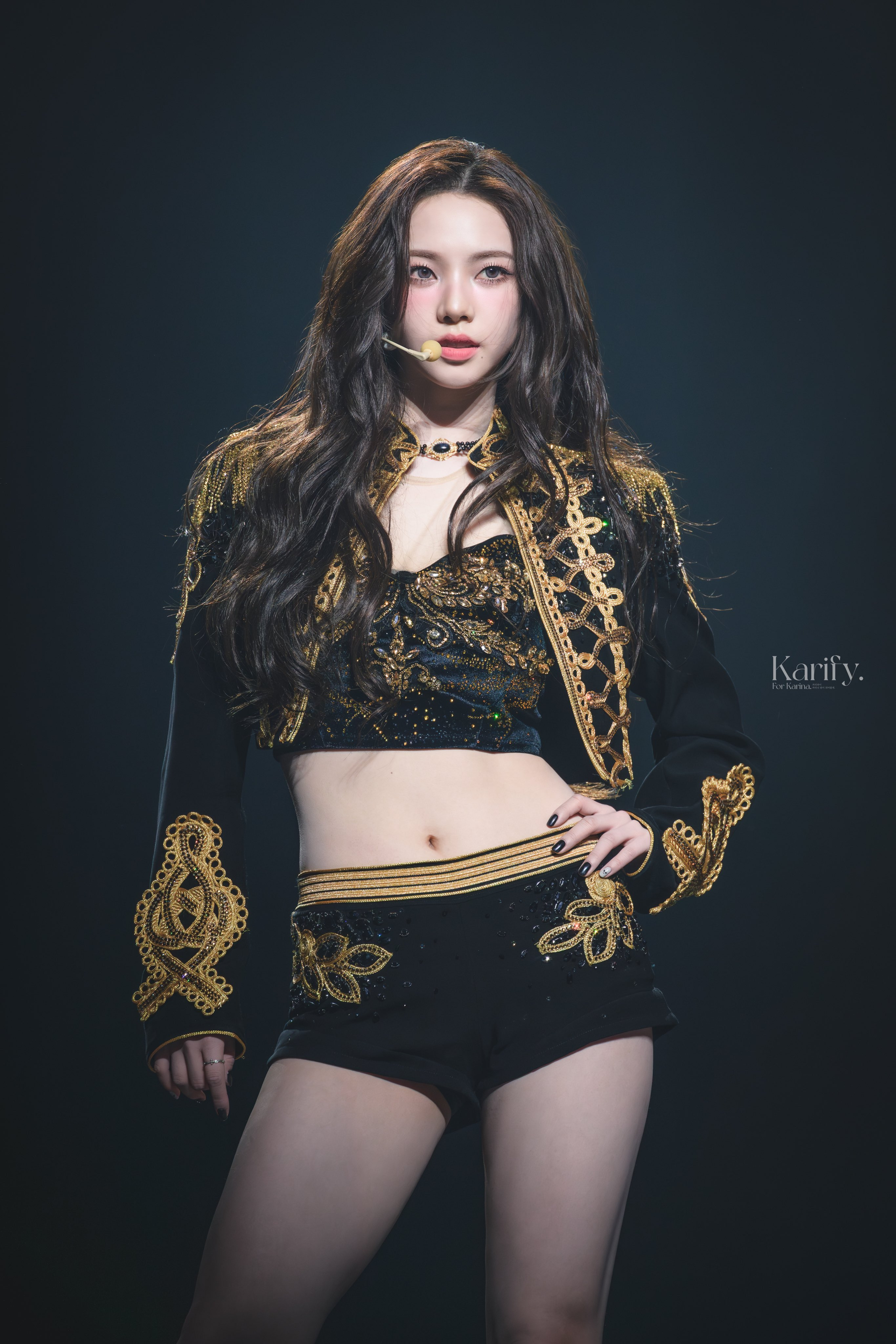 제복 입은 카리나 | 인스티즈