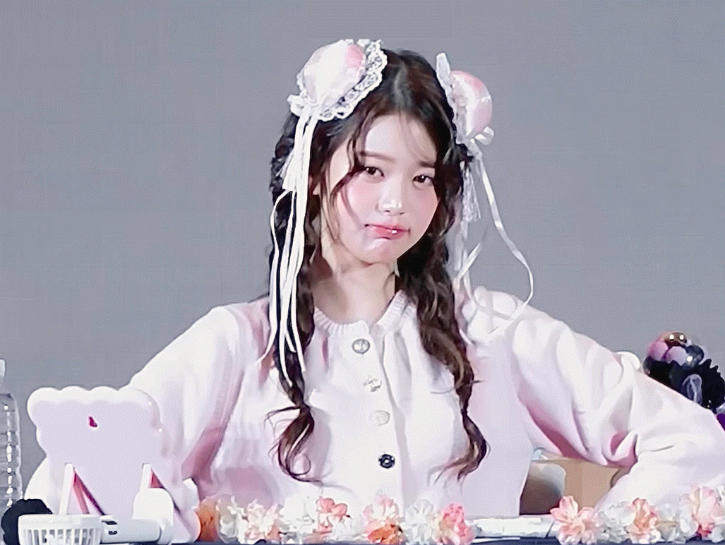 주먹질 하는 장원영 | 인스티즈