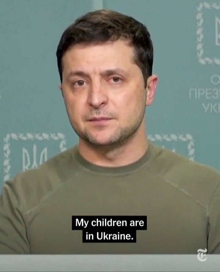 도망쳤다는 소문에 직접 답하는 우크라이나 대통령.jpg | 인스티즈