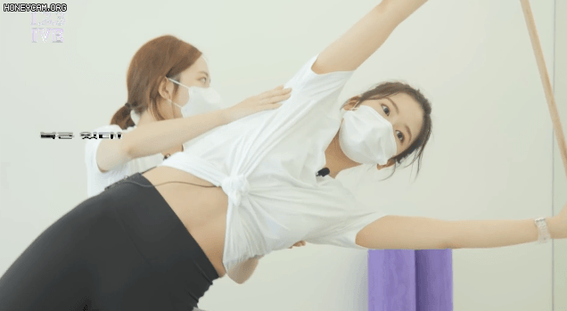 필라테스 수업 받는 아이브 장원영, 안유진.jpgif | 인스티즈