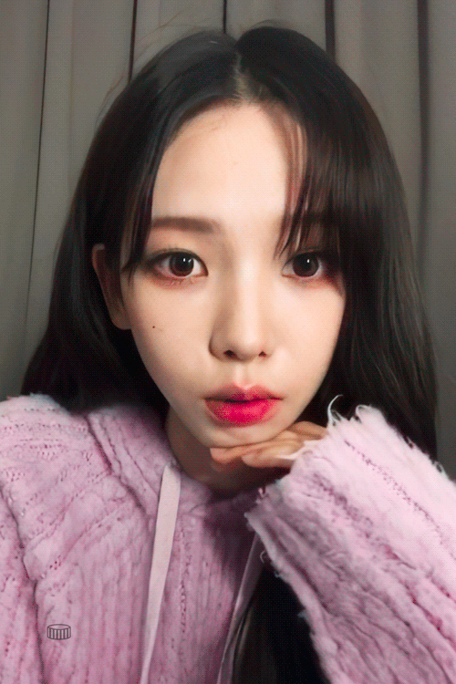 인스타 라이브하는 카리나.gif | 인스티즈