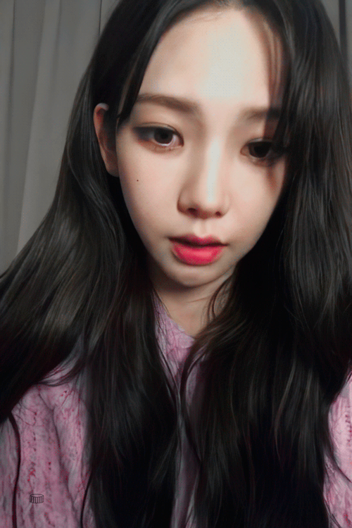 인스타 라이브하는 카리나.gif | 인스티즈