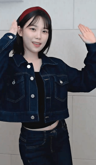 청바지 입으니 섹시한 우정잉 | 인스티즈