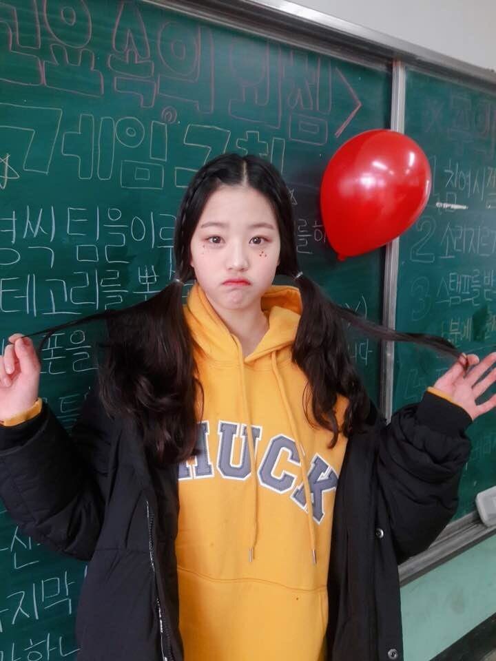 중딩 때 입던 롱패딩 잘못 가지고 나온 아이즈원 장원영 | 인스티즈